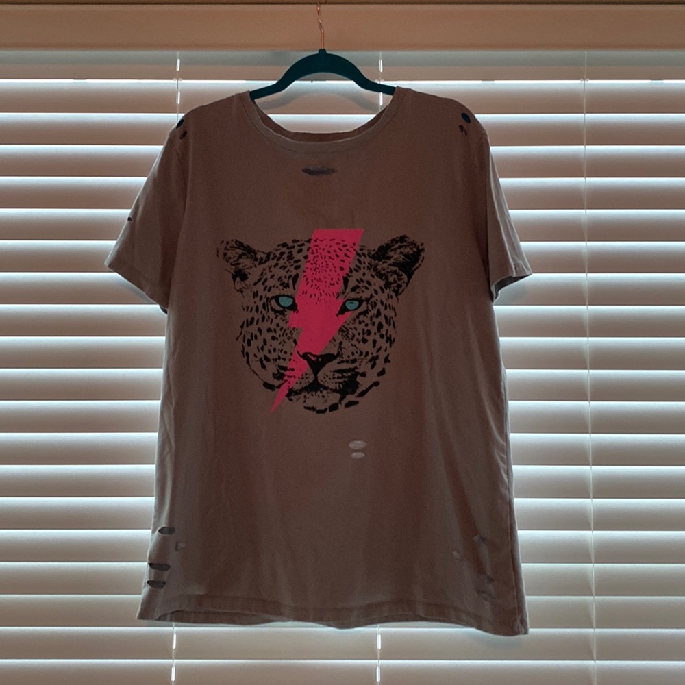 Short‎ sleeve jaguar graphic distressed tee